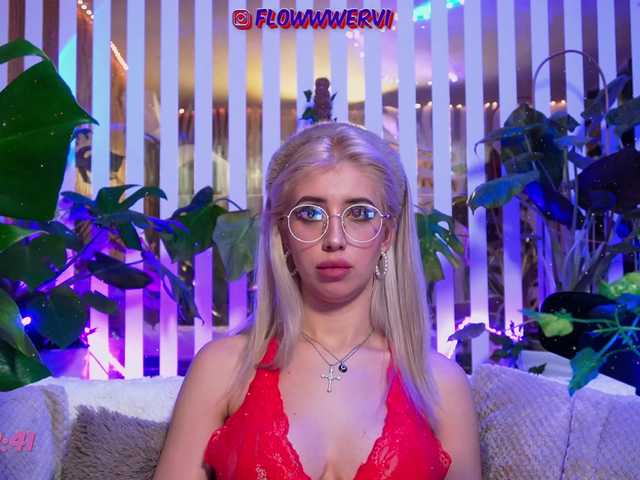 Entra en el chat con el modelo FlowwwerGirl FlowwwerGirl