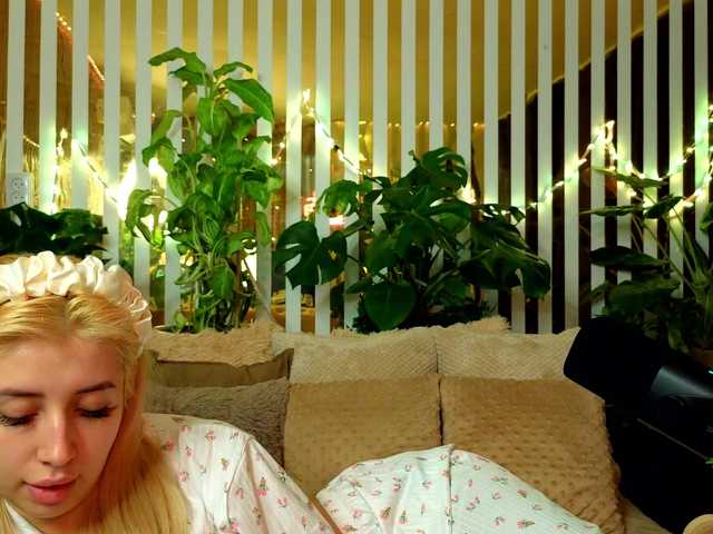 Entrez le videochat erotique avec le
modèle FlowwwerGirl FlowwwerGirl