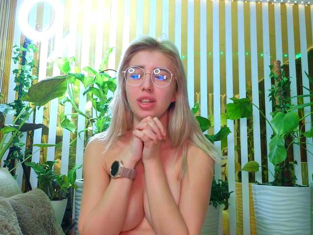 Accedi alla chat con il nickname -Violettttta- -Violettttta-