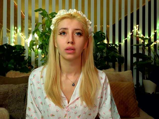 Entra en el chat con el modelo FlowwwerGirl FlowwwerGirl