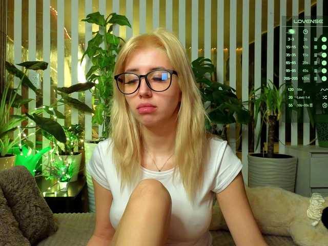 Entra en el chat con el modelo FlowwwerGirl FlowwwerGirl