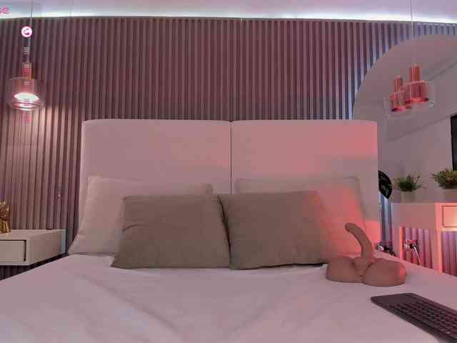 Ashley-Pink webcam