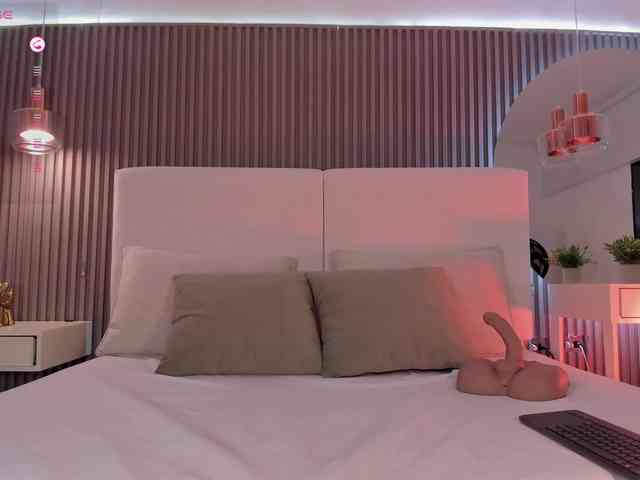 Ashley-Pink webcam