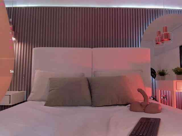 Ashley-Pink webcam
