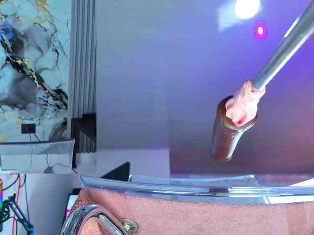 NathaxaLeans webcam
