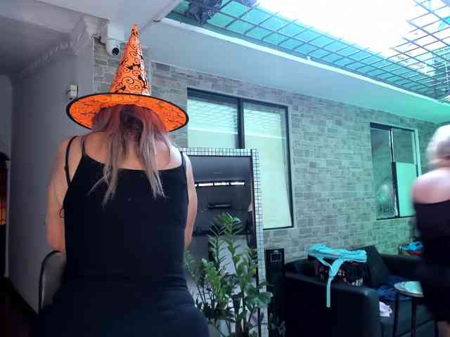 mature-younga webcam