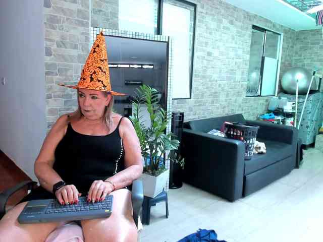 mature-younga webcam