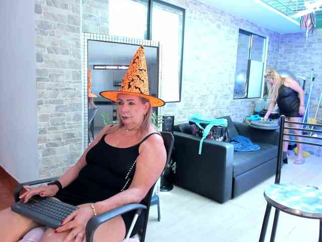 mature-younga webcam