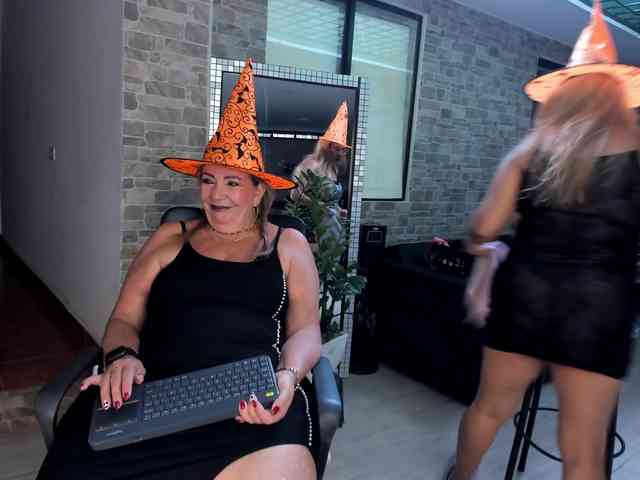 mature-younga webcam