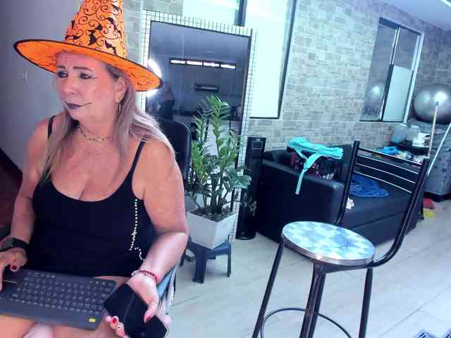 mature-younga webcam