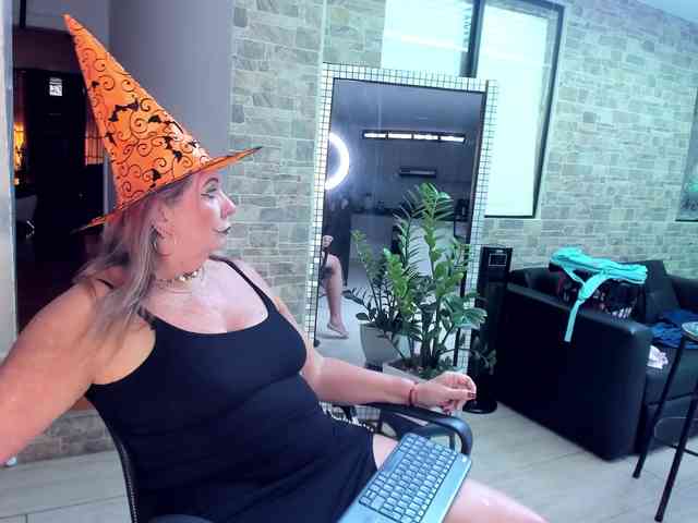 mature-younga webcam