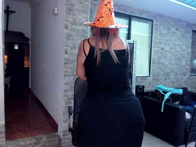 mature-younga webcam