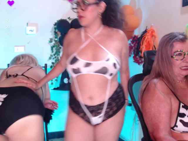 mature-younga webcam