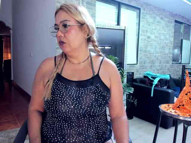 mature-younga webcam