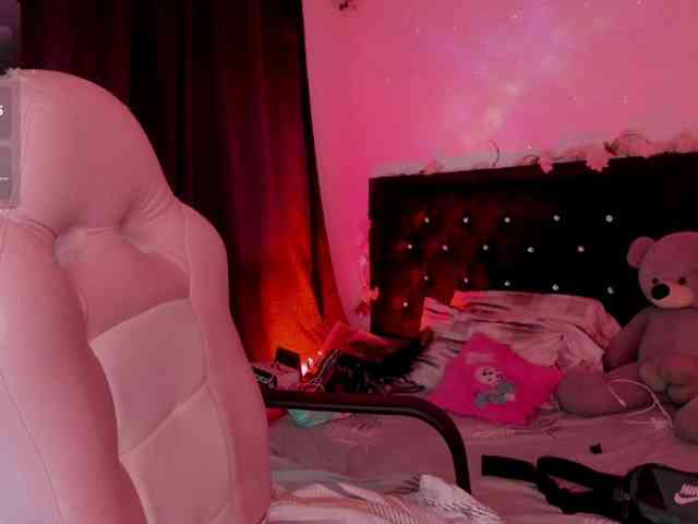 Laurahoot20 webcam