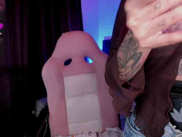 Laurahoot20 webcam
