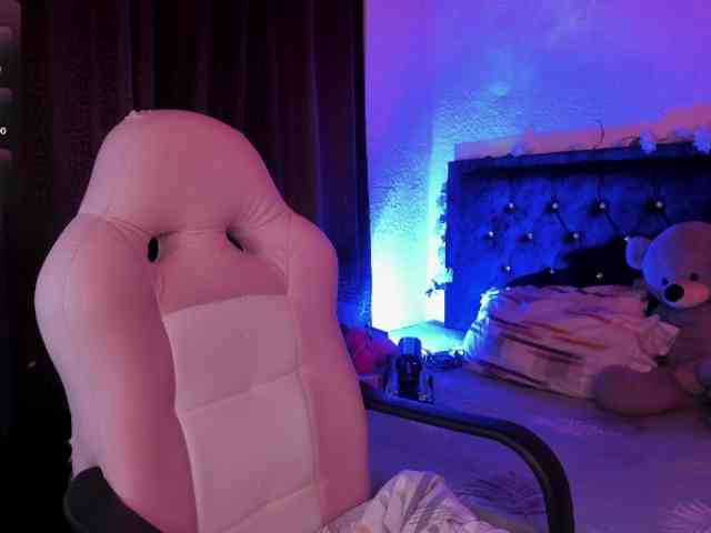Laurahoot20 webcam