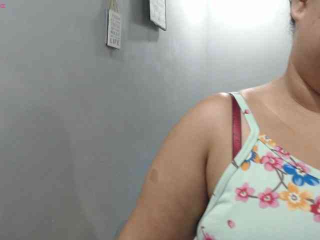 BubbleButtPinay webcam