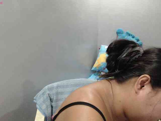 BubbleButtPinay webcam