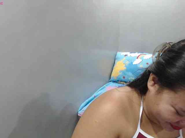 BubbleButtPinay webcam