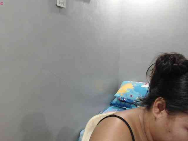 BubbleButtPinay webcam