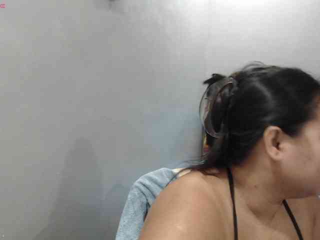 BubbleButtPinay webcam