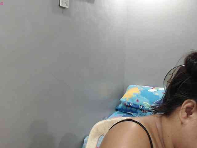 BubbleButtPinay webcam
