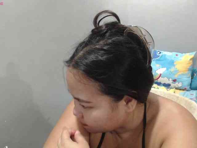 BubbleButtPinay webcam