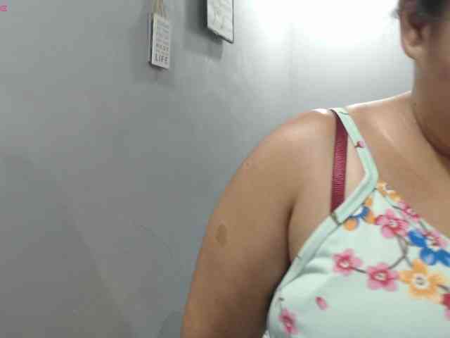 BubbleButtPinay webcam