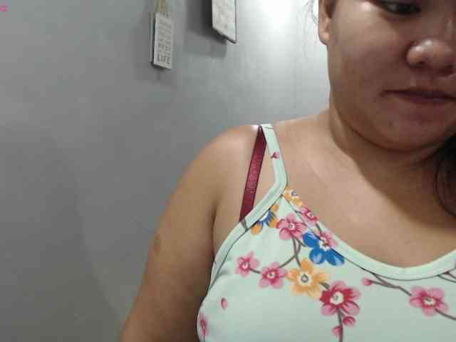 BubbleButtPinay webcam