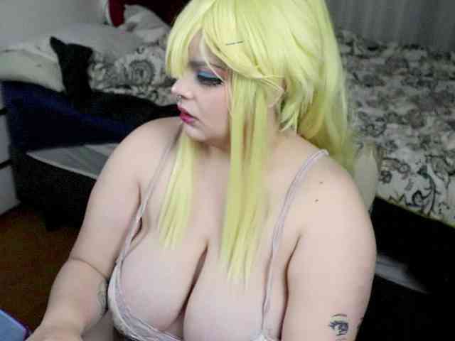 SweetSuika webcam