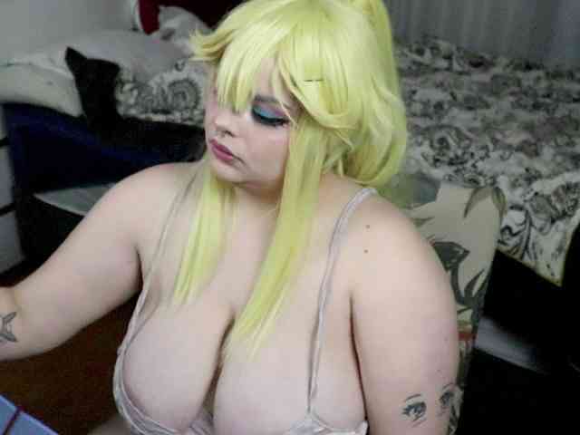 SweetSuika webcam
