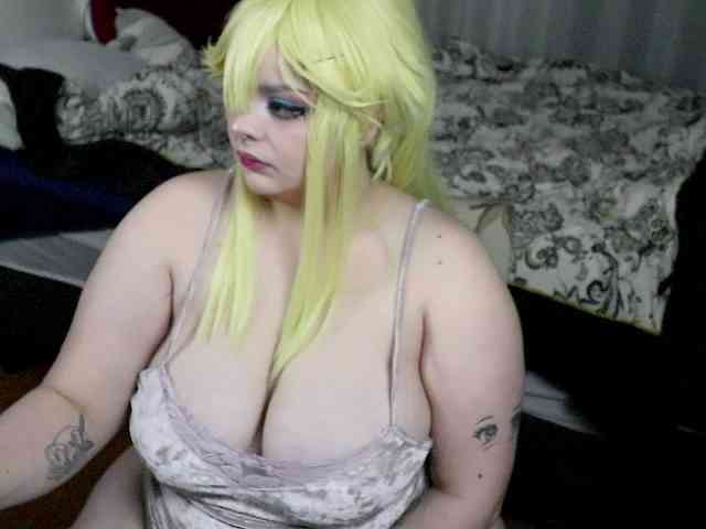 SweetSuika webcam
