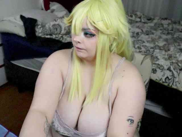 SweetSuika webcam