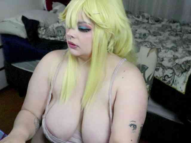 SweetSuika webcam