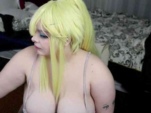 SweetSuika webcam
