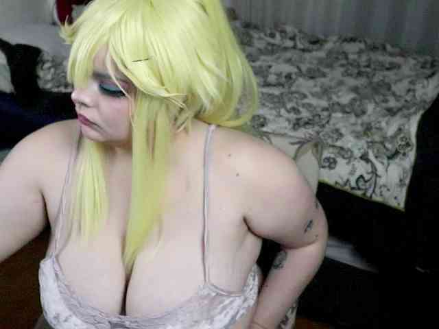 SweetSuika webcam