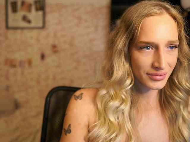 NicoletteShea01 webcam