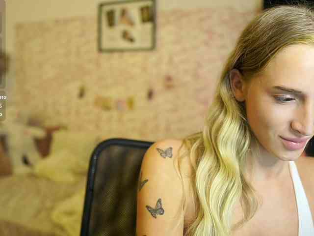 NicoletteShea01 webcam