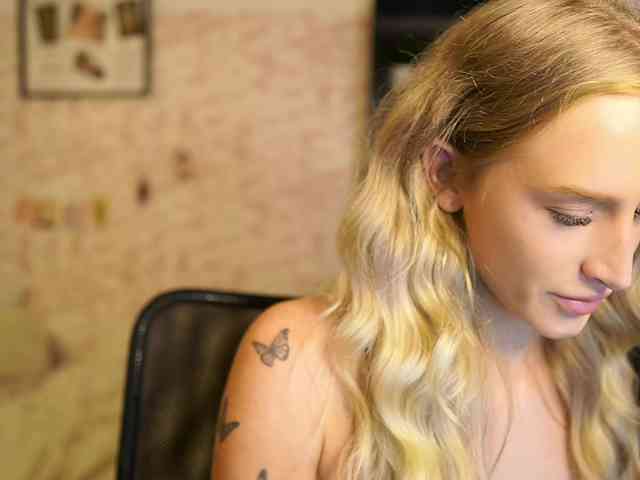 NicoletteShea01 webcam