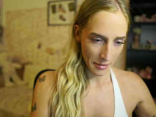 NicoletteShea01 webcam