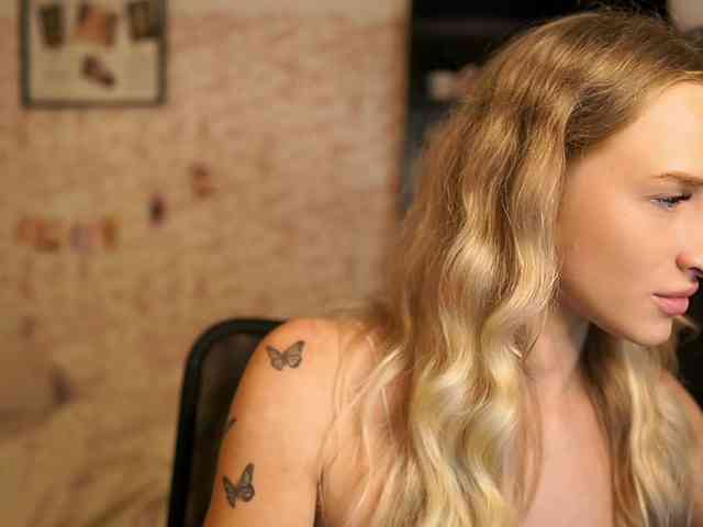 NicoletteShea01 webcam