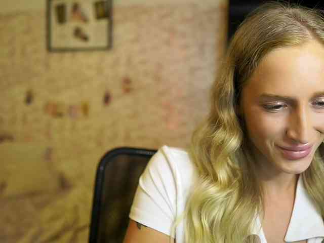 NicoletteShea01 webcam
