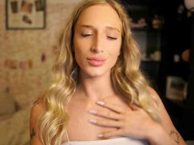 NicoletteShea01 webcam