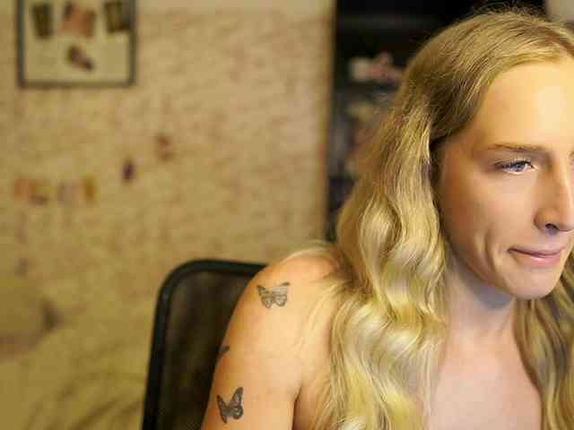 NicoletteShea01 webcam