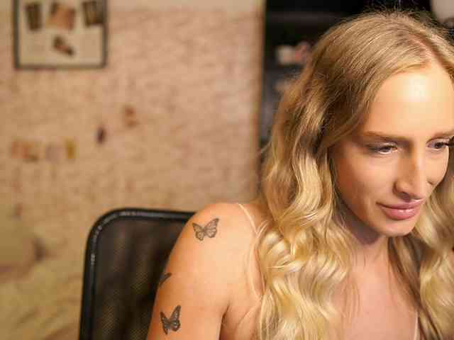 NicoletteShea01 webcam