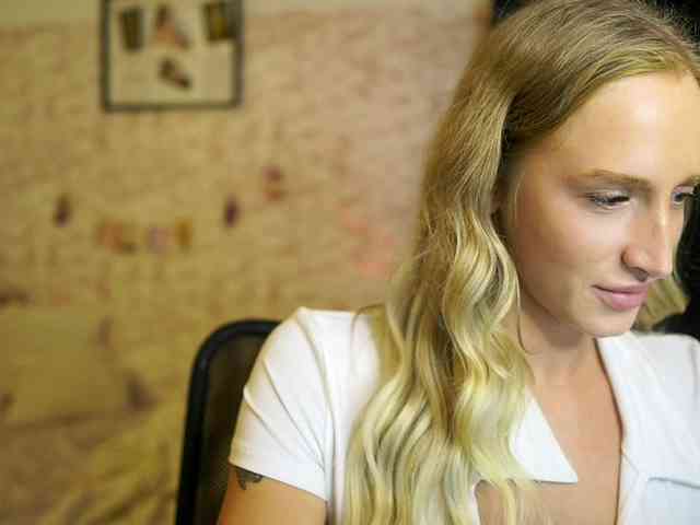 NicoletteShea01 webcam