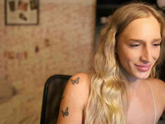 NicoletteShea01 webcam