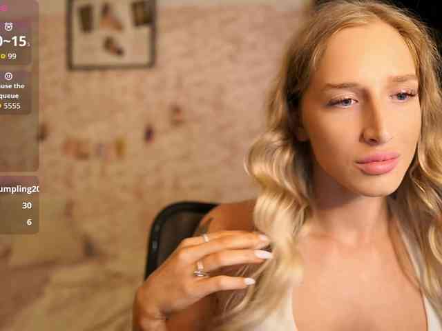 NicoletteShea01 webcam