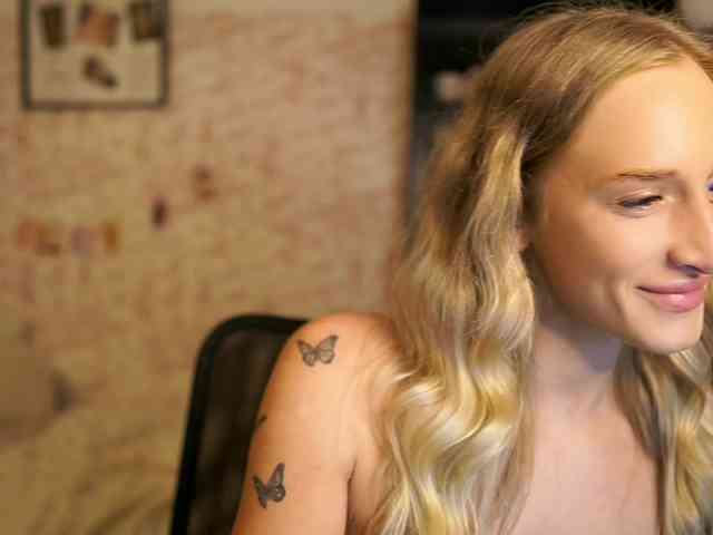 NicoletteShea01 webcam